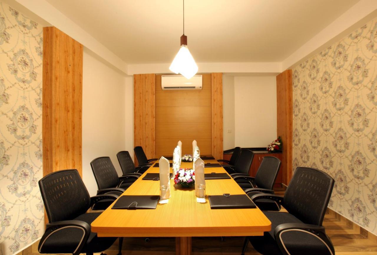 Park Residency Koothattukulam Kuttāttukulam Εξωτερικό φωτογραφία